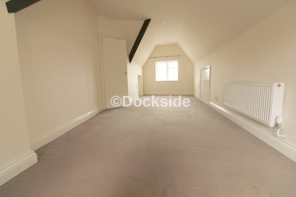 High Street, Rochester, Kent, ME1 — photo 2