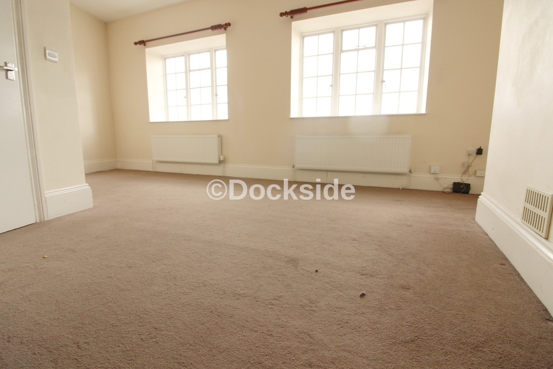 High Street, Rochester, Kent, ME1 — photo 3