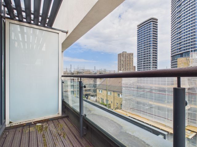 290 Boardwalk Place, London, Greater London, E14