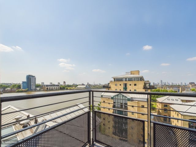 Burrells Wharf Square, London, Greater London, E14