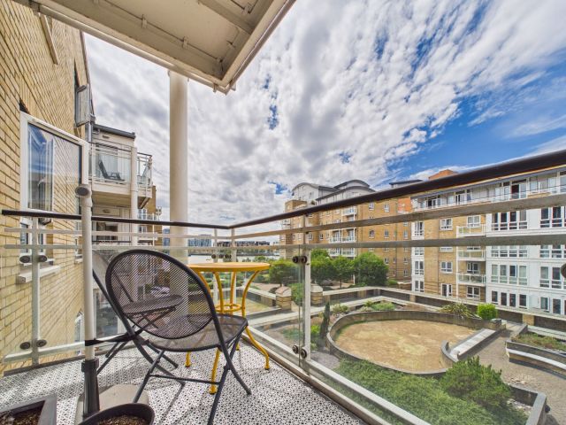 St. Davids Square, Island Gardens, London, E14