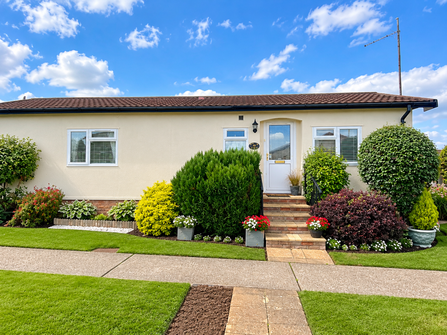 Central Avenue, Hockley, Essex, SS5 — photo 1