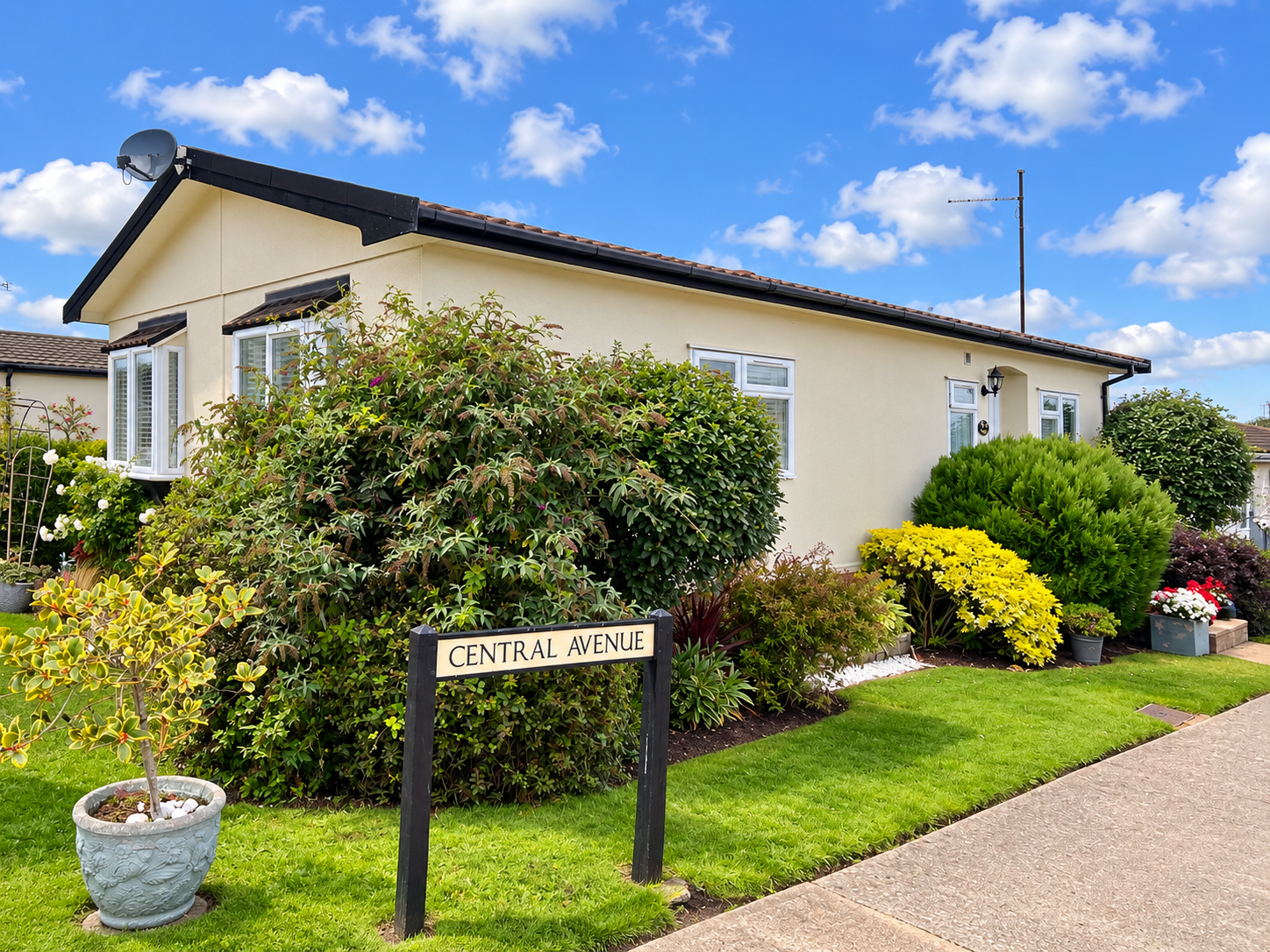 Central Avenue, Hockley, Essex, SS5 — photo 2