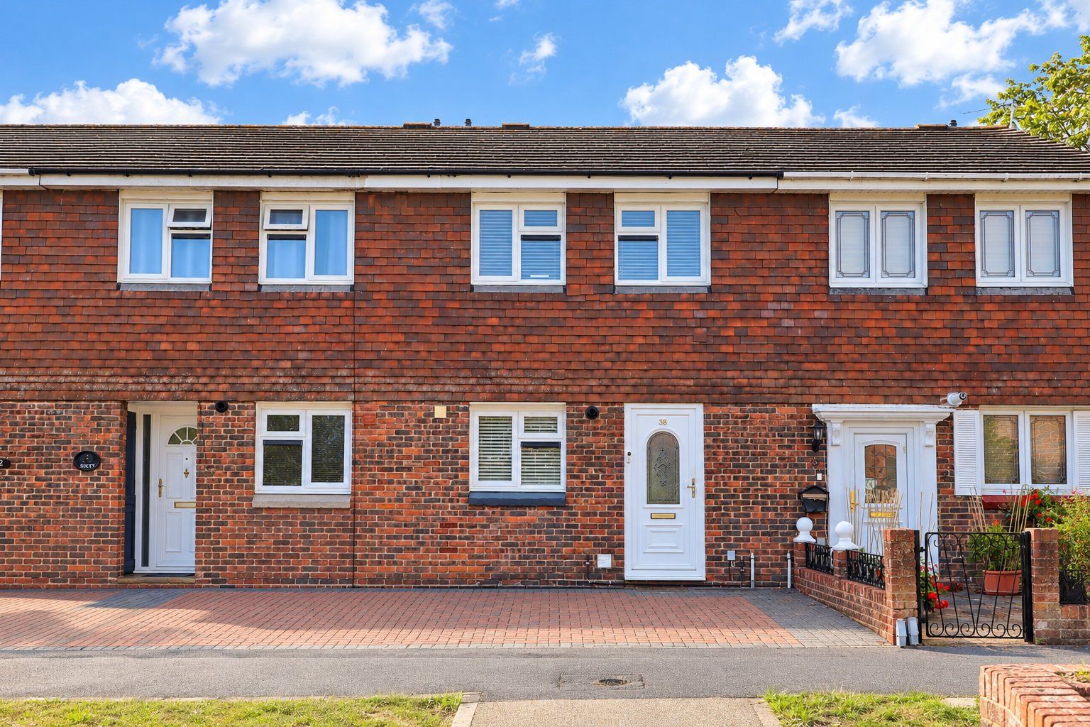Hitchin Close, Romford, Essex, RM3 — photo 1